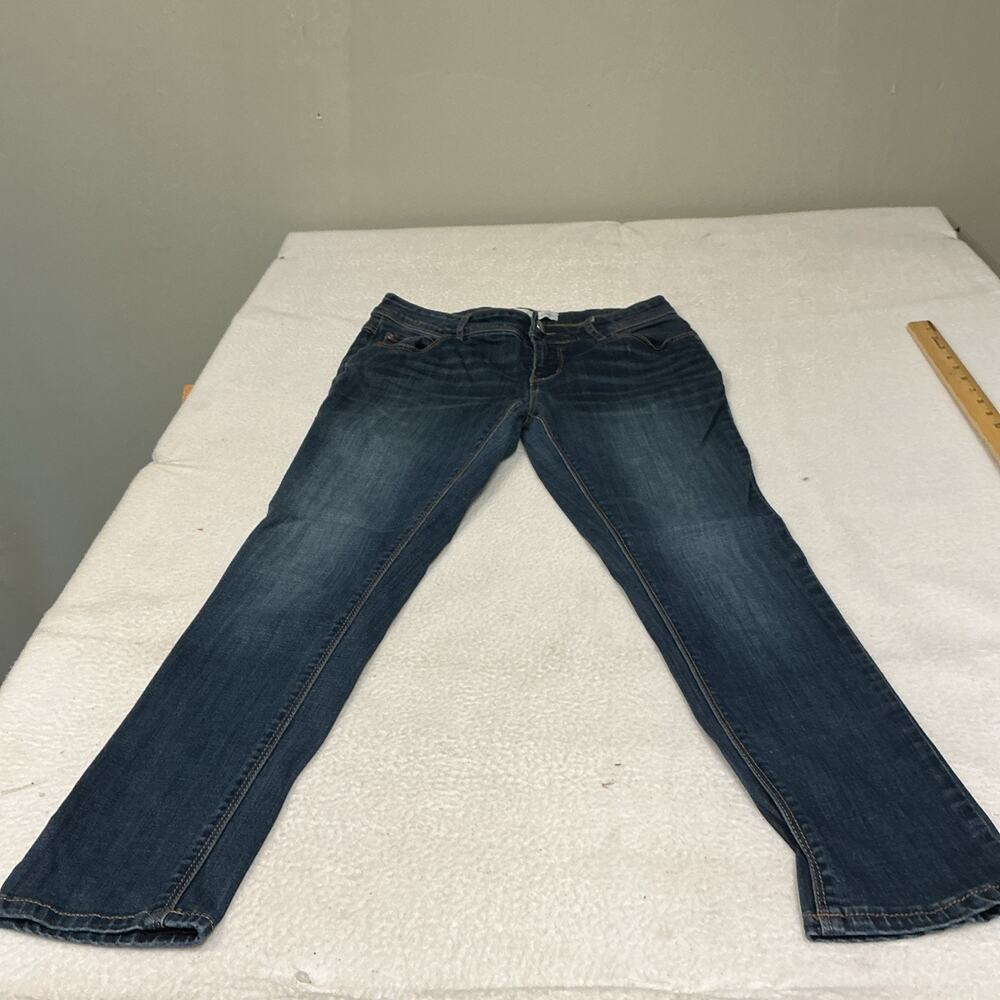 Cato Women’s Ankle Jeans Size 4P, Inseam 28, Hips 16. 3530
